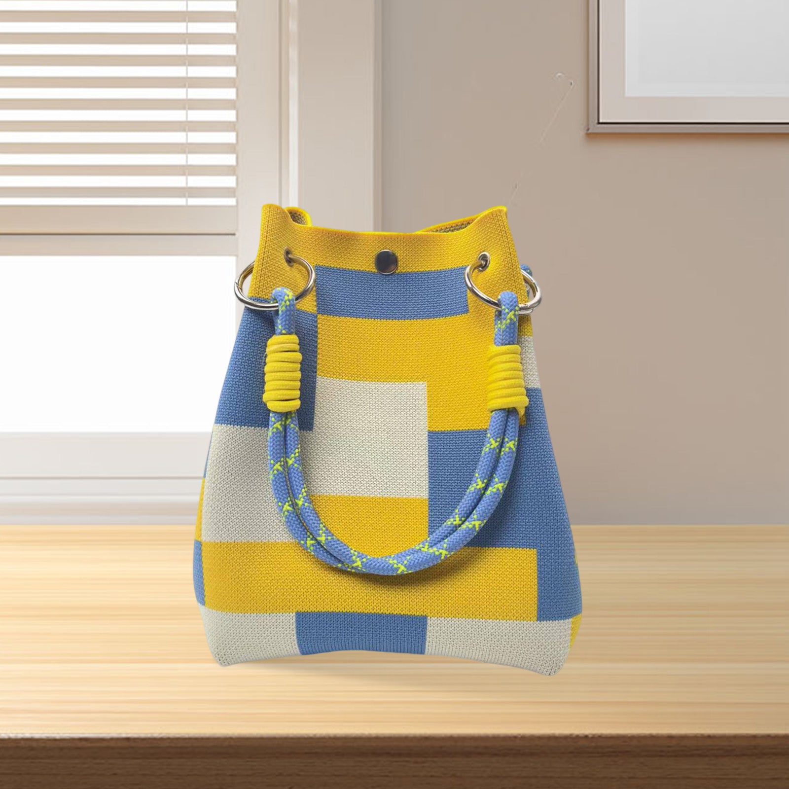 Borsa tote lavorata a maglia a secchiello